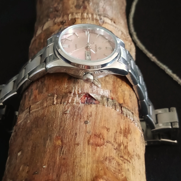 Watch - Picture 2 of 3